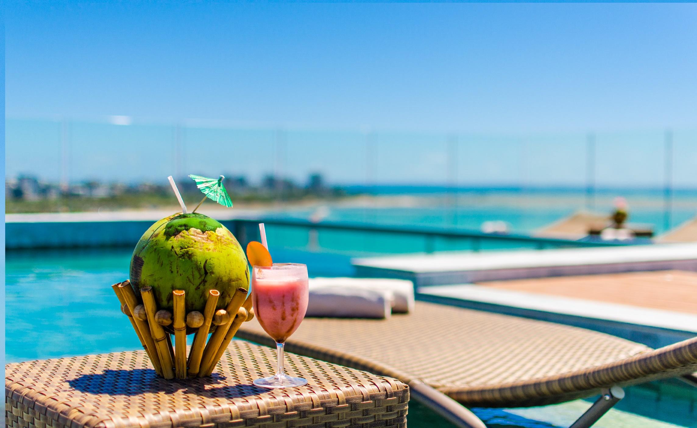 Meridiano Hotel Maceió Zewnętrze zdjęcie A coconut drink