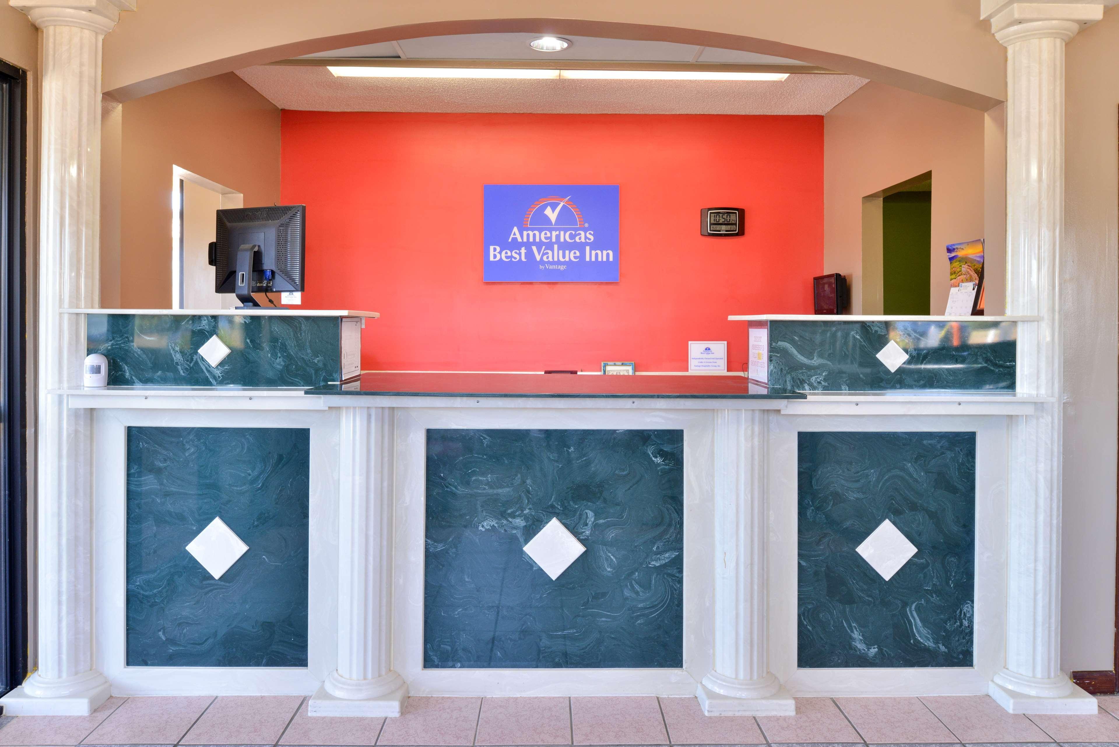 Meridiano Hotel Maceió Zewnętrze zdjęcie The front desk at an American Best Value Inn