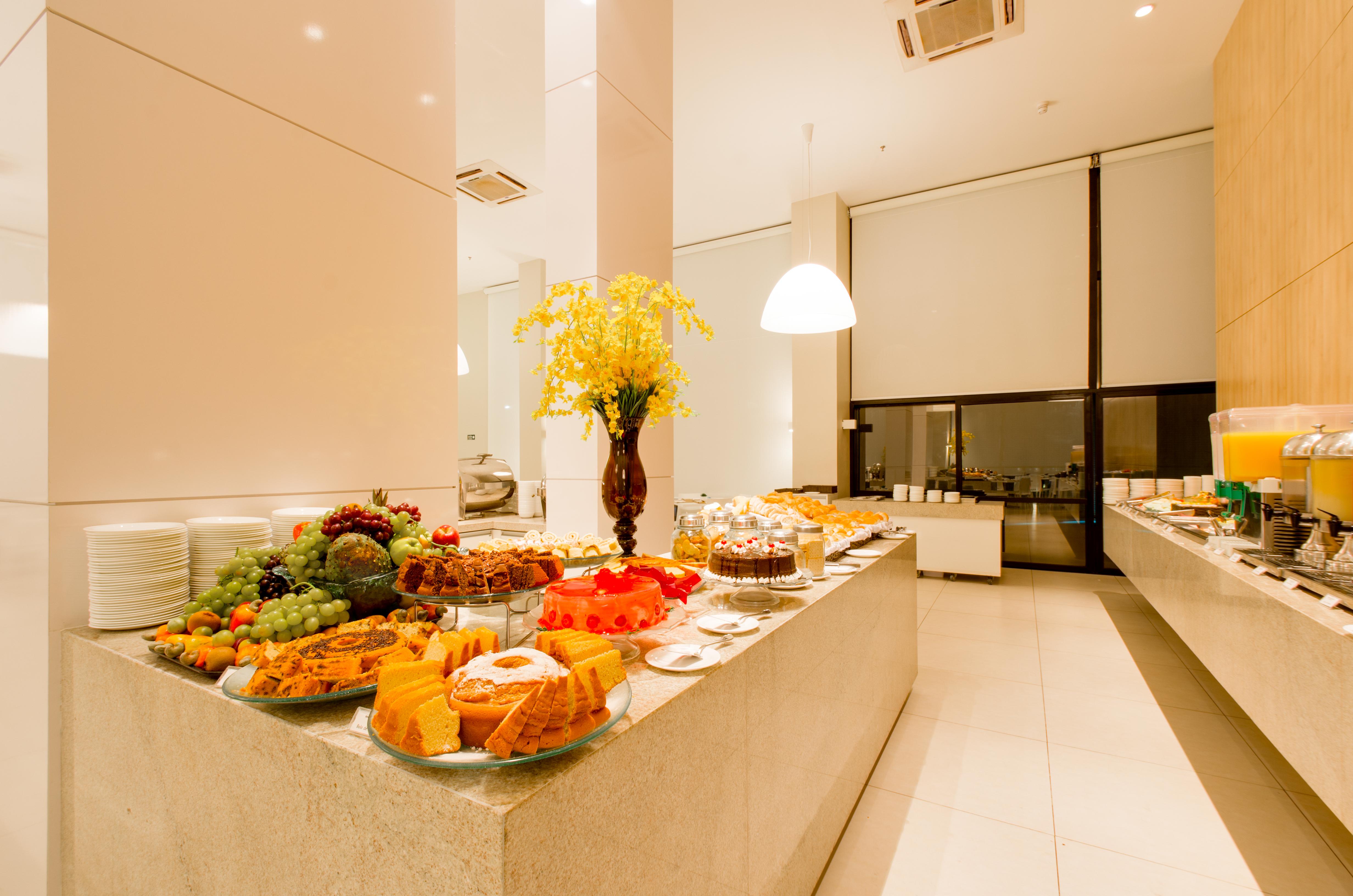 Meridiano Hotel Maceió Zewnętrze zdjęcie A buffet at a hotel