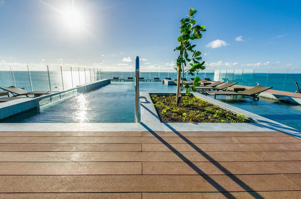 Meridiano Hotel Maceió Zewnętrze zdjęcie Rooftop pool at the hotel